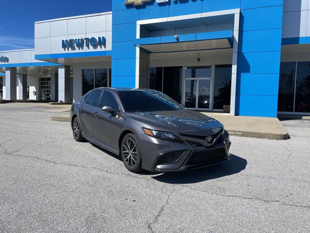 Used 2024 Toyota Camry SE w/ Convenience Package image 2