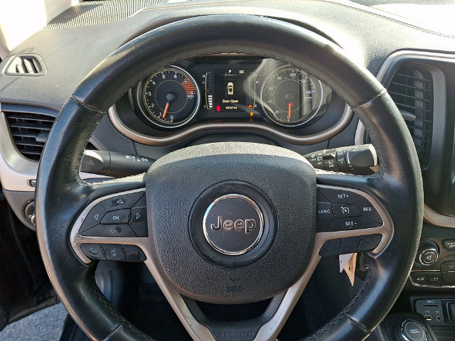 Used 2016 Jeep Cherokee Latitude AWD/4WD image 13