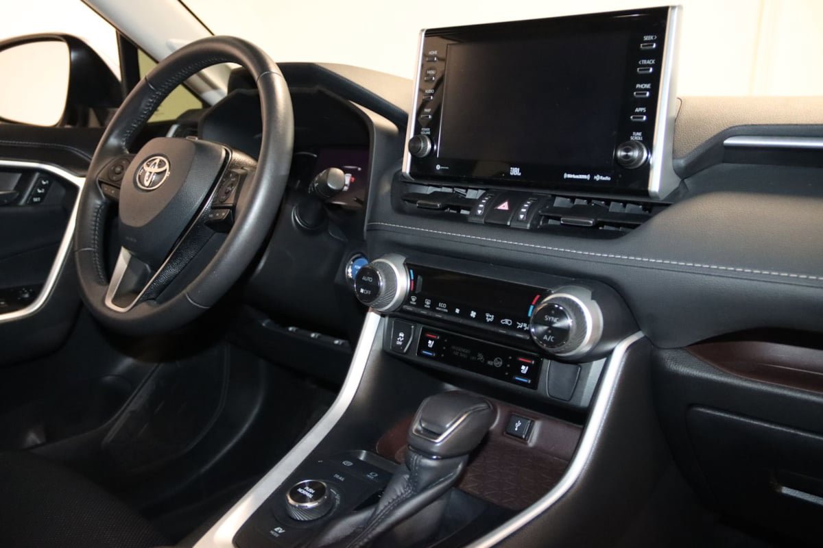 Used 2022 Toyota RAV4 Limited AWD/4WD image 57