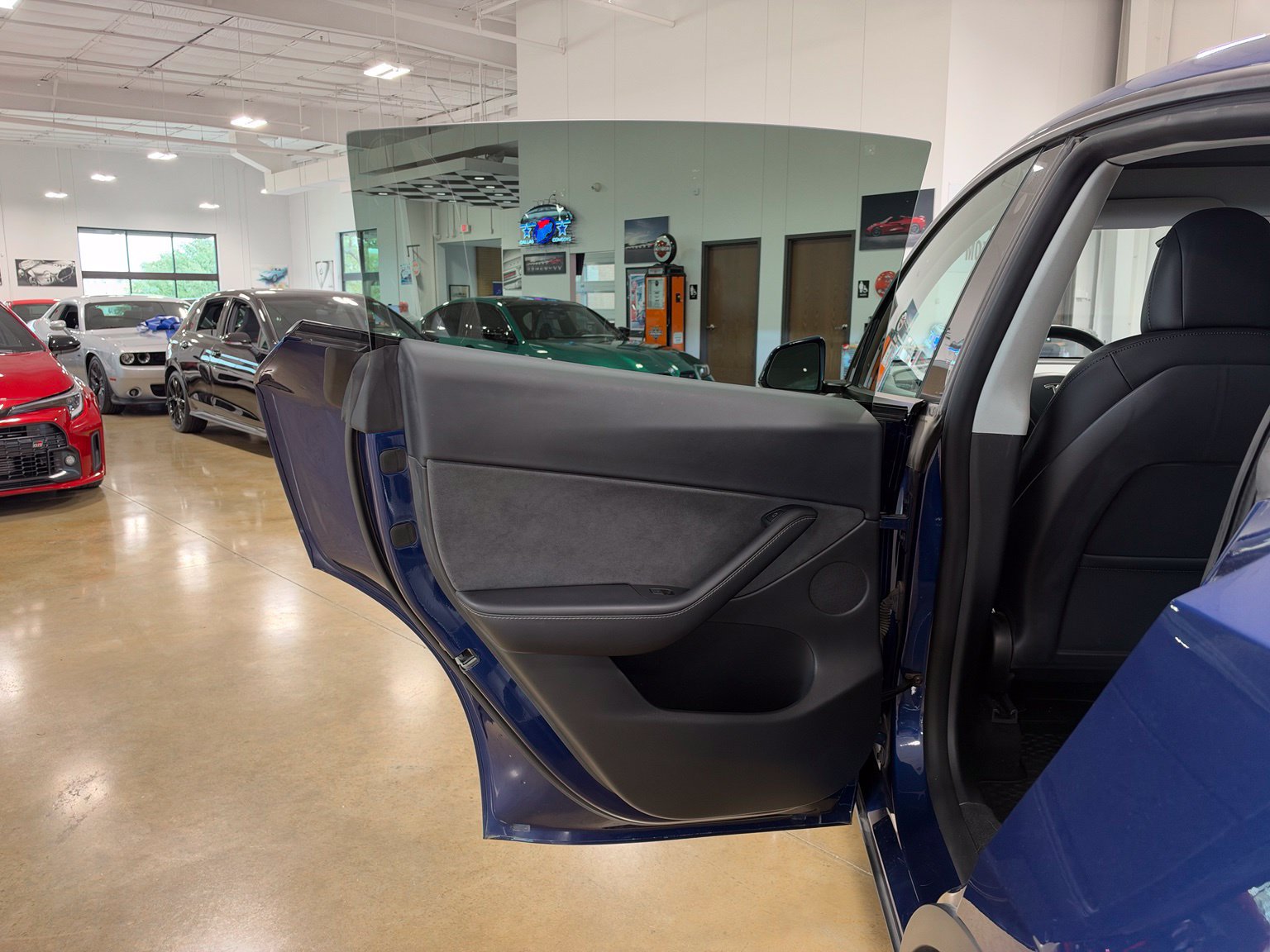 Used 2022 Tesla Model Y Long Range AWD/4WD image 32