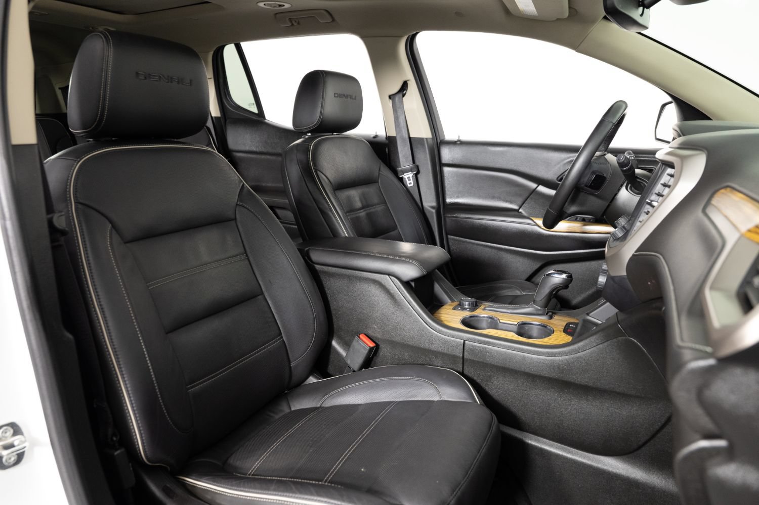Used 2017 GMC Acadia Denali w/ Technology Package FWD image 32