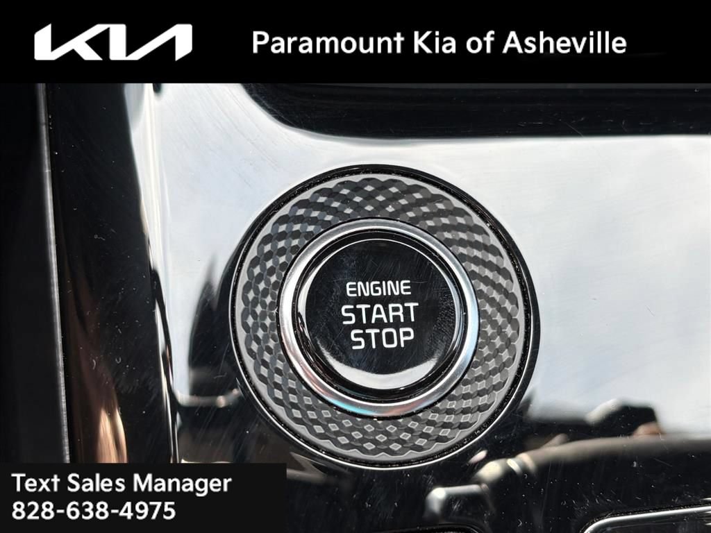 Certified 2025 Kia Niro FWD image 14