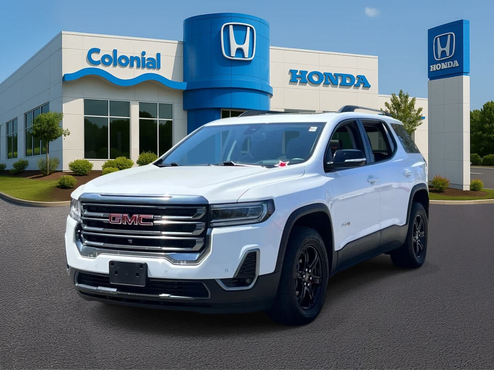 Used 2022 GMC Acadia AT4 w/ Technology Package AWD/4WD image 2
