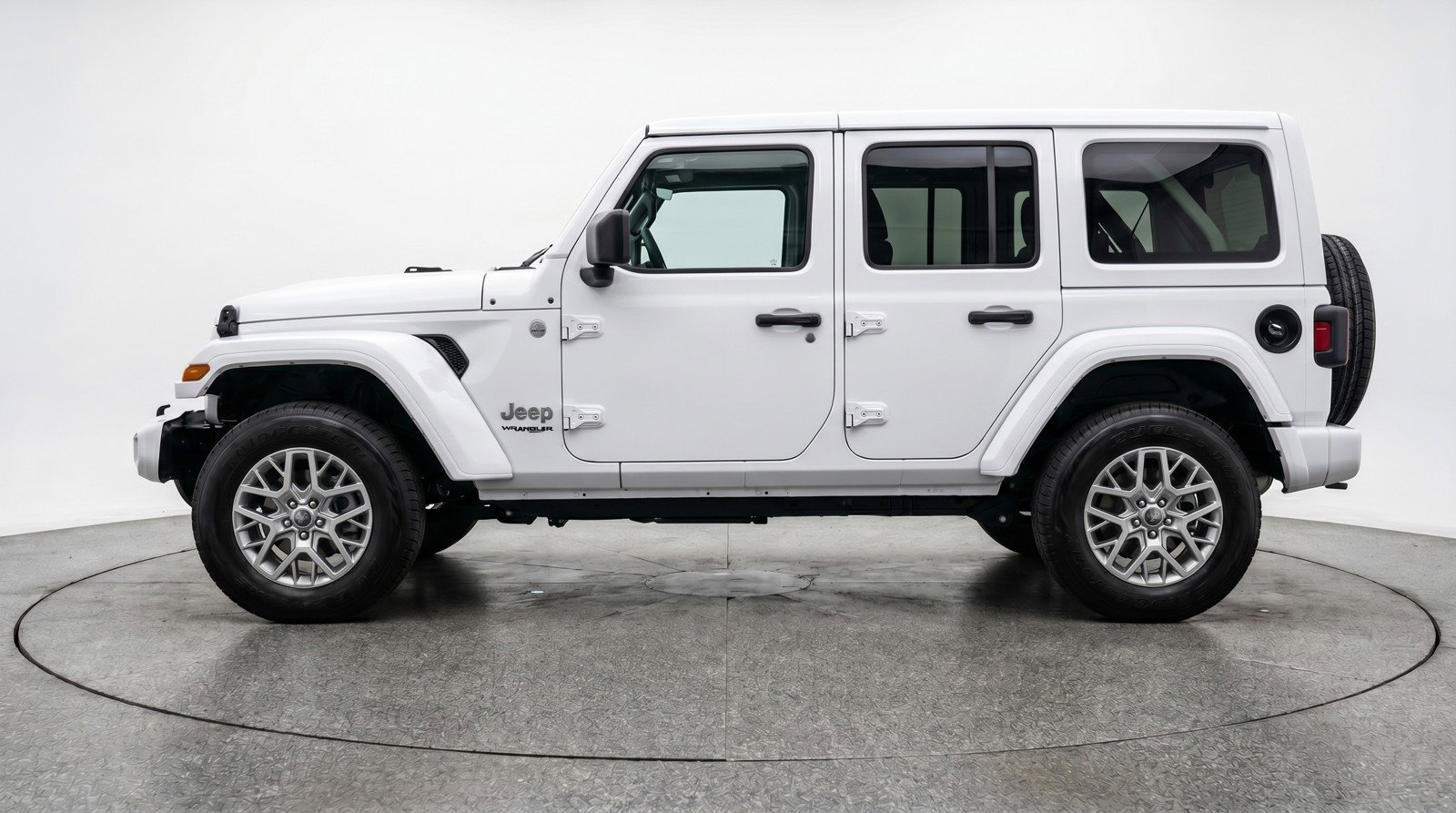 Used 2025 Jeep Wrangler Sahara image 5