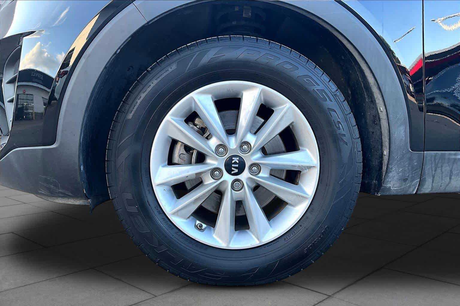 Used 2019 Kia Sorento L FWD image 11