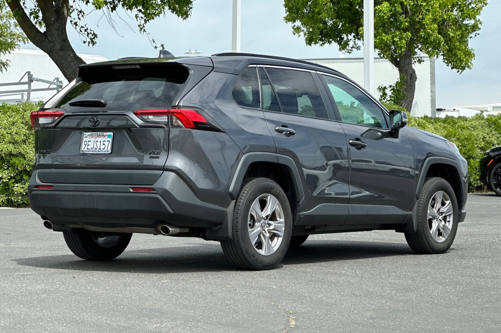 Used 2022 Toyota RAV4 XLE w/ XLE Grade Weather Package AWD/4WD image 4
