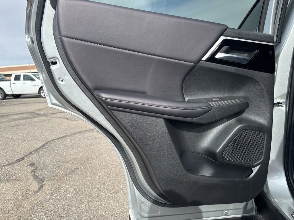 Used 2024 Mitsubishi Outlander SE image 31