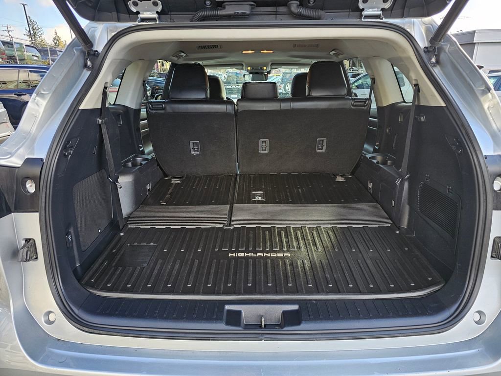 Used 2021 Toyota Highlander Limited image 12