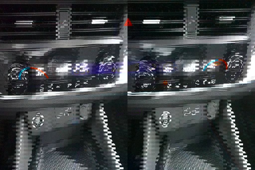 Used 2023 Nissan Rogue SV image 19