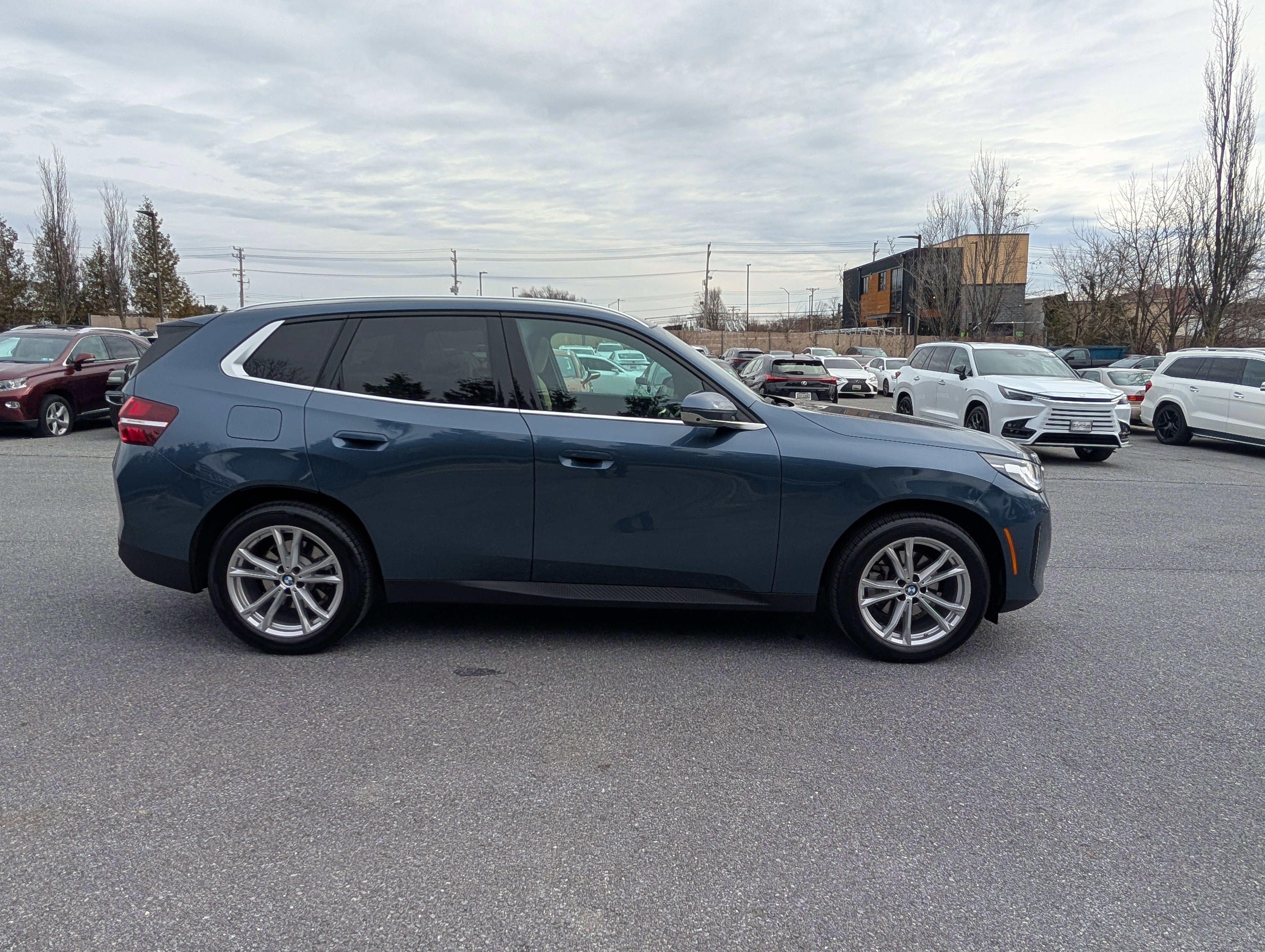 Used 2025 BMW X3 xDrive30i w/ Premium Package AWD/4WD image 2