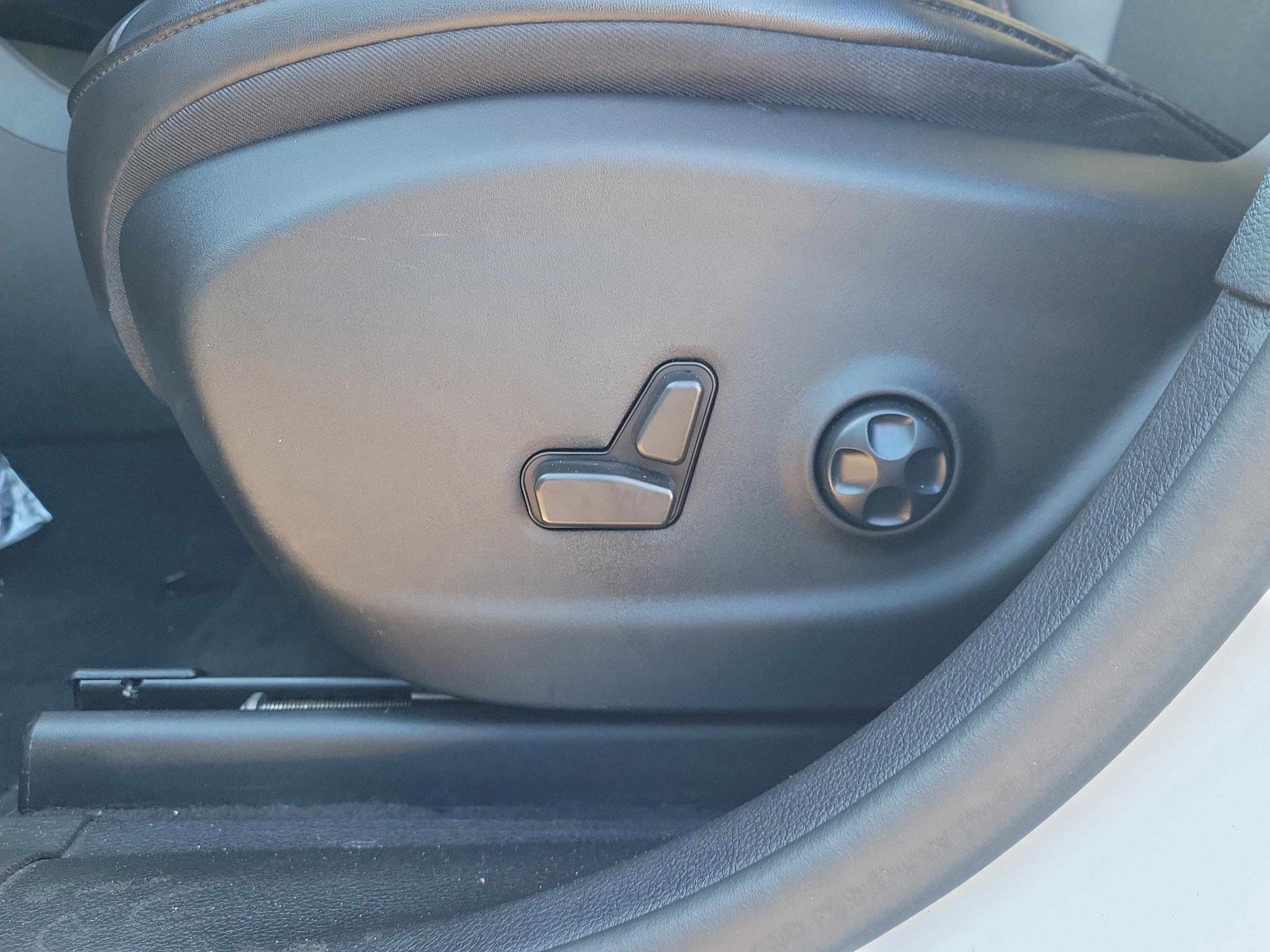 Used 2021 Jeep Cherokee Trailhawk w/ Comfort/Convenience Group image 13