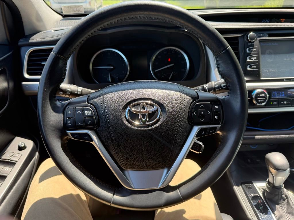 Used 2018 Toyota Highlander XLE w/ Protection Package #3 AWD/4WD image 12