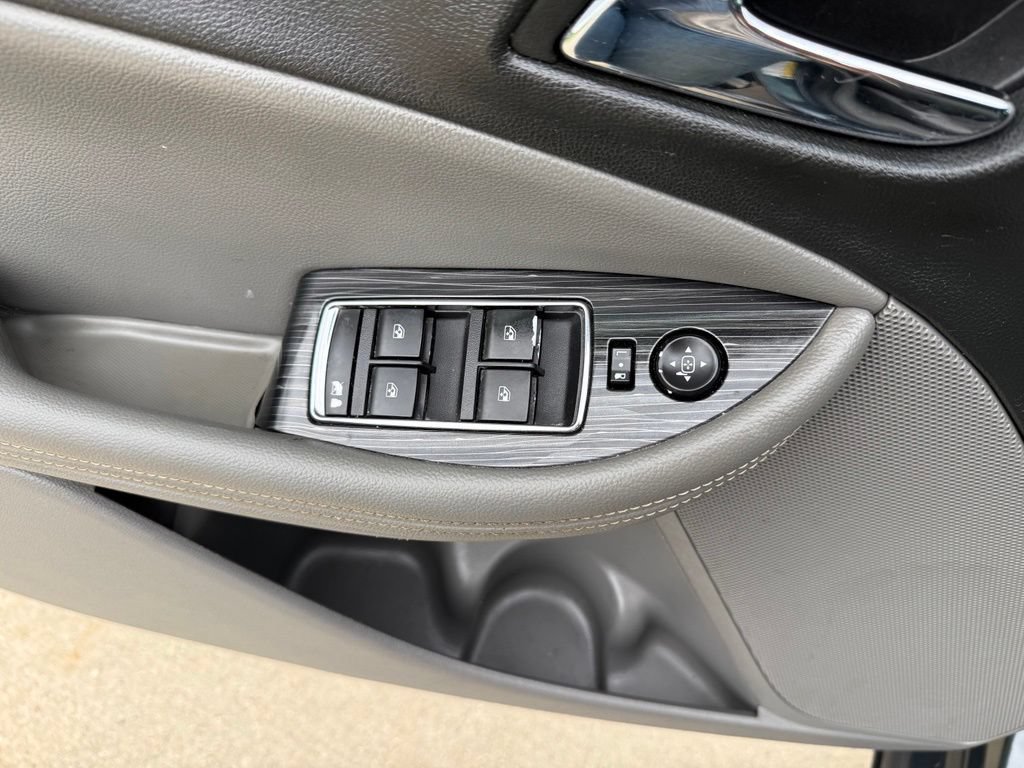 Used 2018 Chevrolet Impala LT FWD image 24