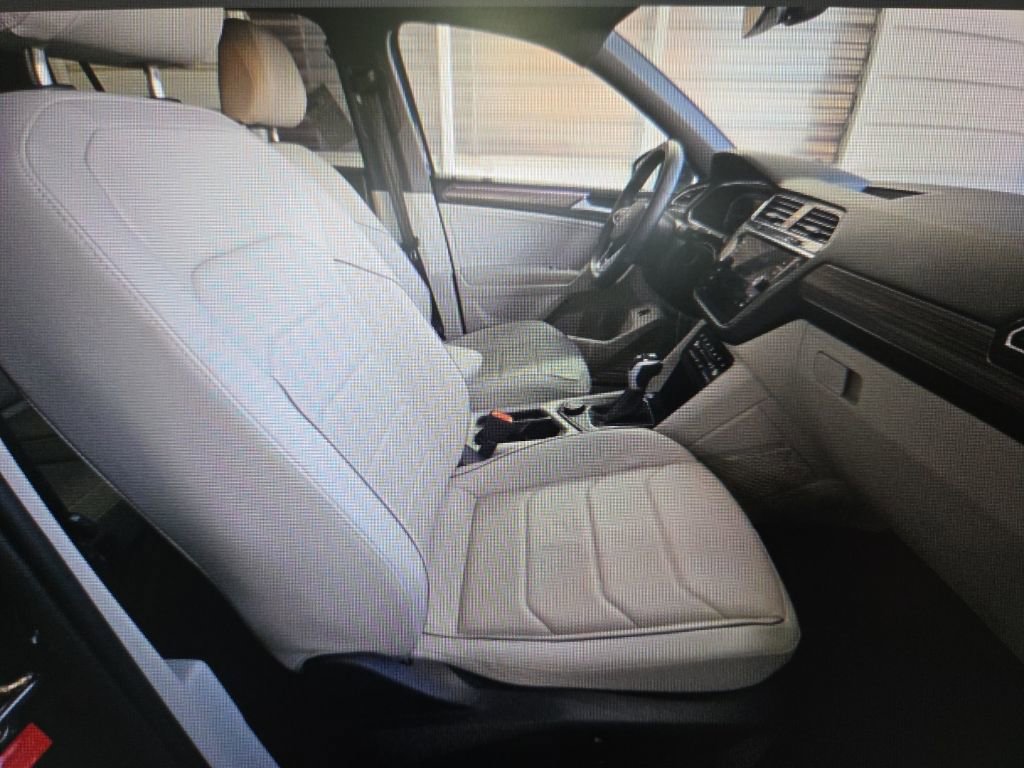 Used 2022 Volkswagen Tiguan SEL R-Line image 8