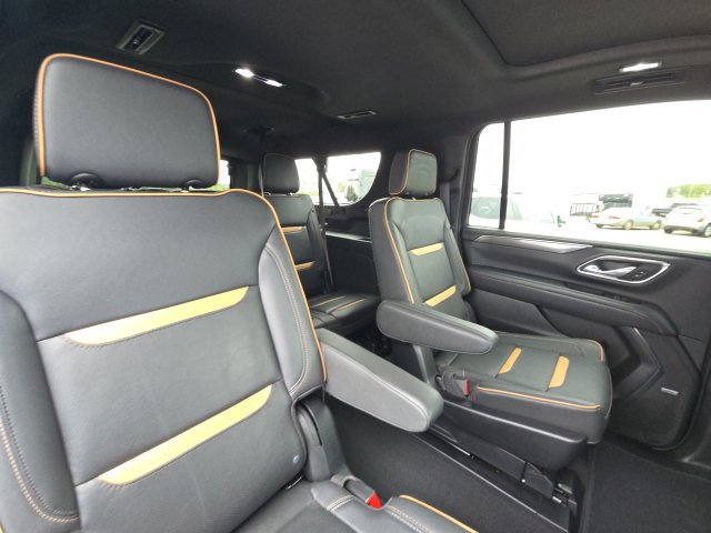 Used 2023 GMC Yukon XL AT4 w/ Technology Package AWD/4WD image 18