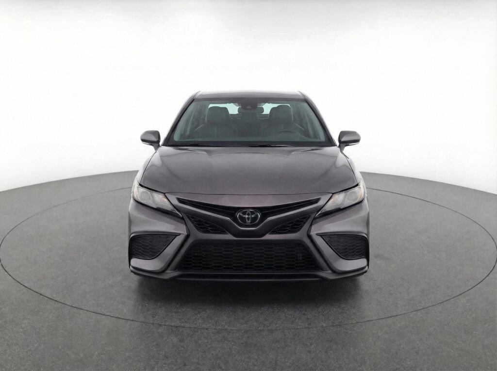 Used 2023 Toyota Camry SE image 2