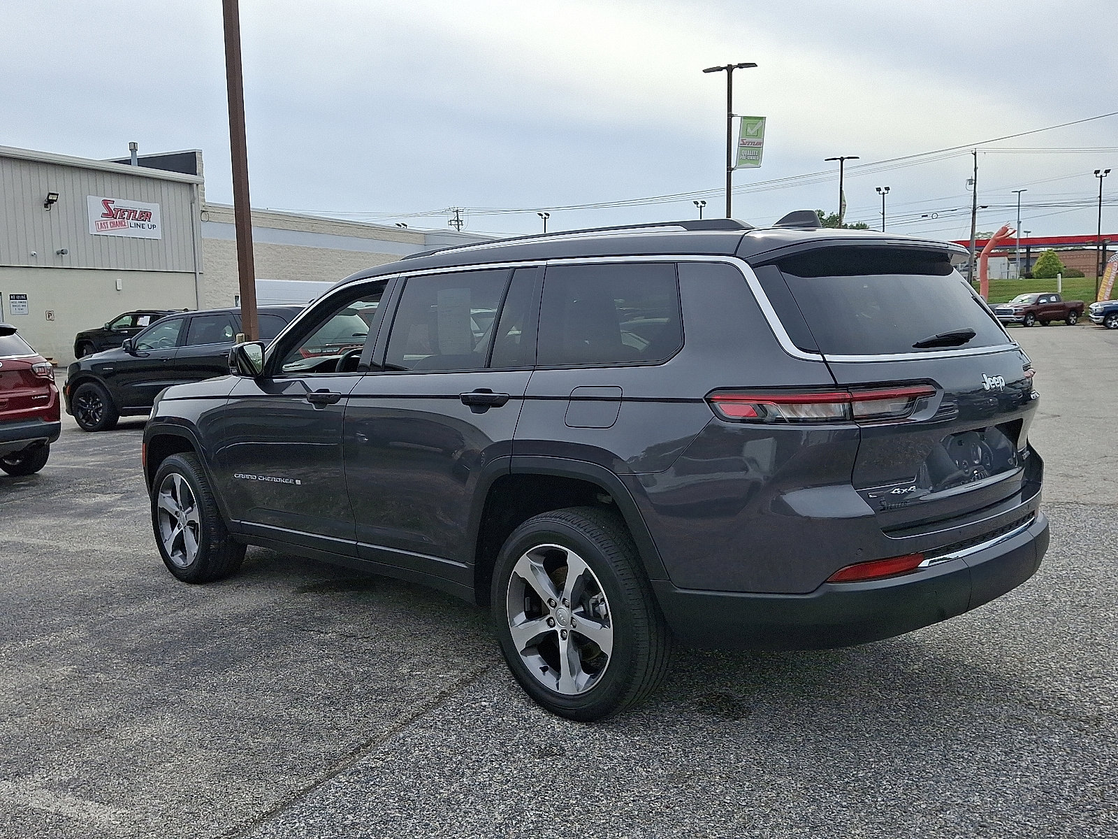 Used 2023 Jeep Grand Cherokee L Limited w/ Trailer Tow Group (B) image 6