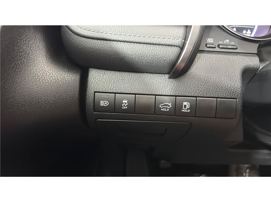 Used 2022 Toyota Camry SE w/ Carpet Mat Package (TMS) FWD image 32