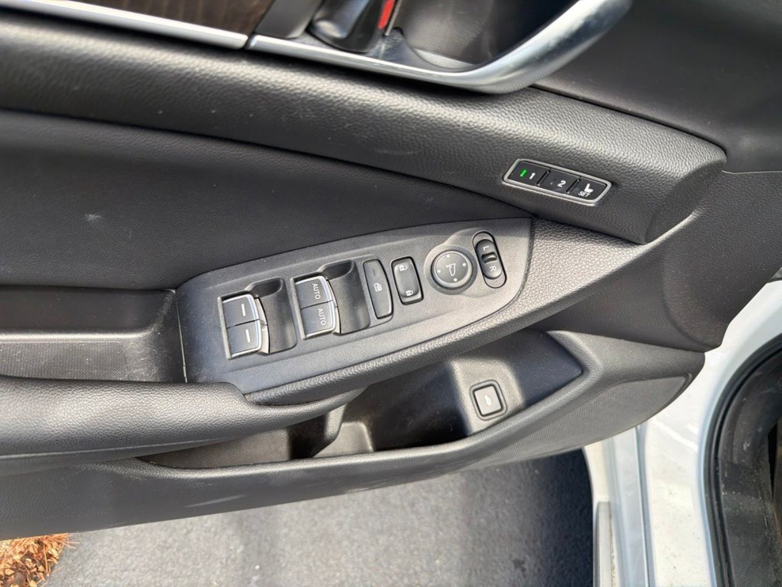 Used 2020 Honda Accord Touring image 12