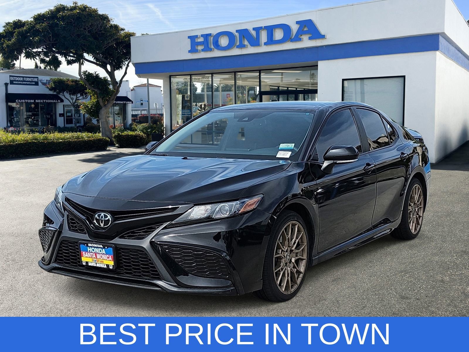 Used 2024 Toyota Camry SE w/ Convenience Package FWD image 1