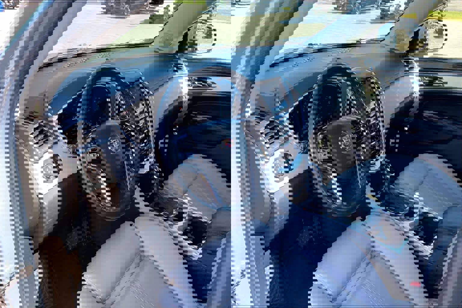 Used 2014 Cadillac SRX Luxury w/ Driver Awareness Package image 17