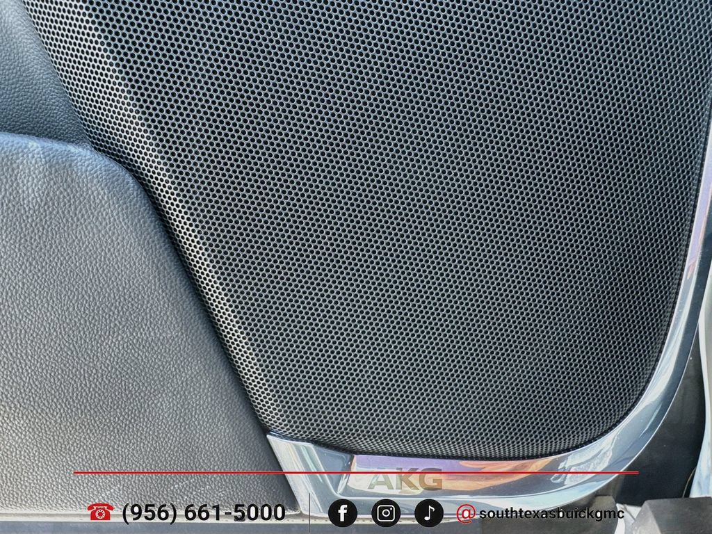 Used 2024 Cadillac Escalade Luxury RWD image 11