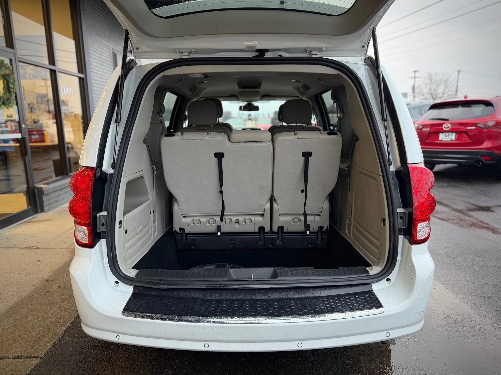 Used 2019 Dodge Grand Caravan SE w/ UConnect Hands-Free Group FWD image 19