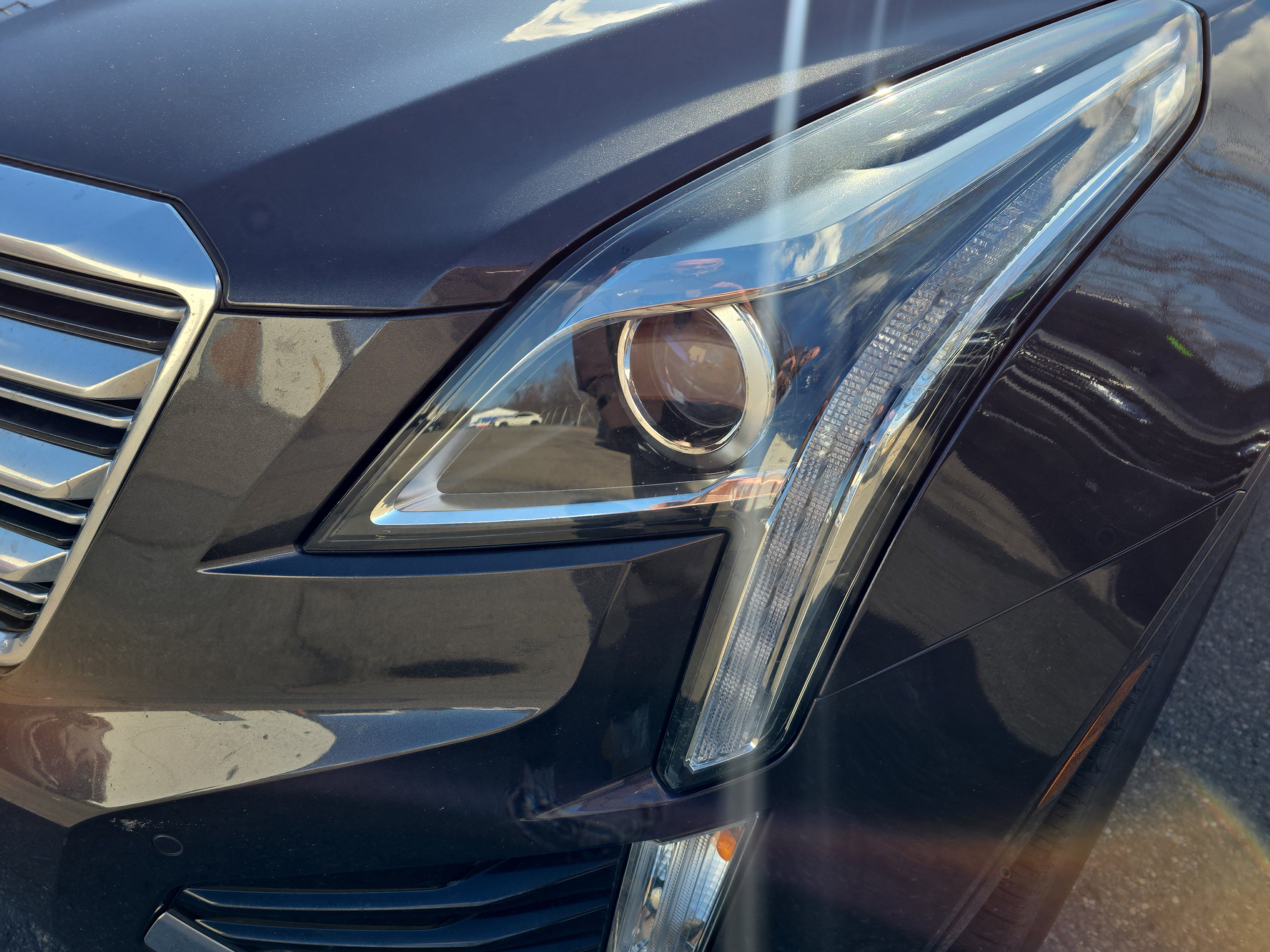 Used 2018 Cadillac XT5 Luxury w/ Driver Awareness Package image 10