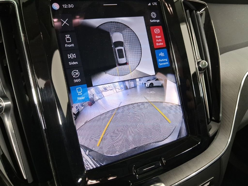 Certified 2025 Volvo XC60 B5 Plus AWD/4WD image 28
