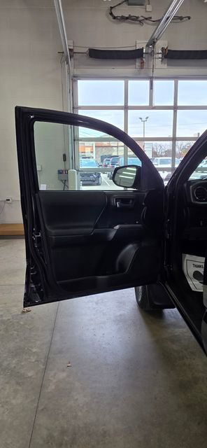 Used 2017 Toyota Tacoma TRD Sport image 11