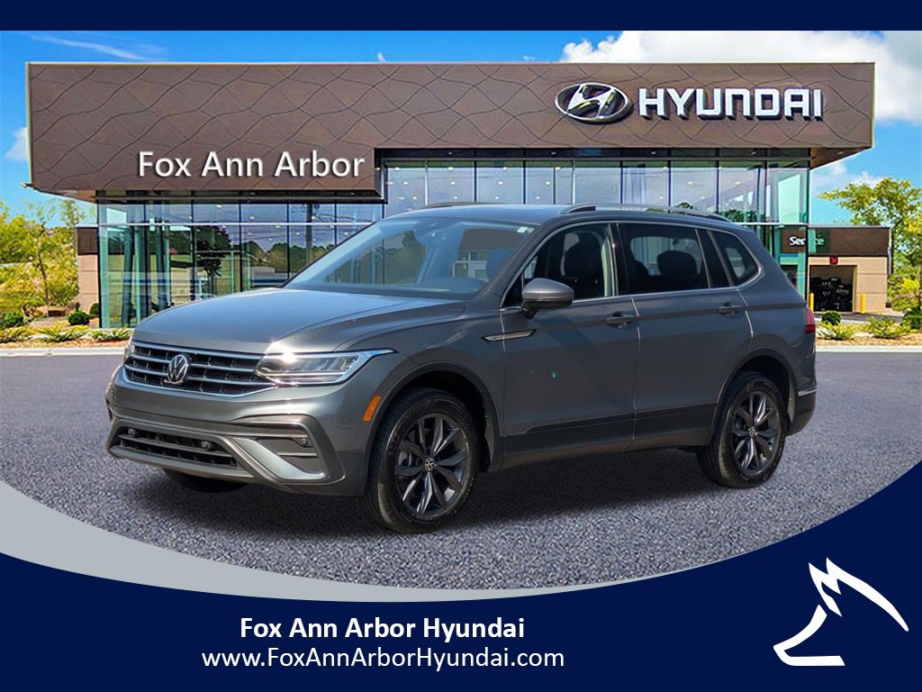 Used 2022 Volkswagen Tiguan SE w/ Panoramic Sunroof Package