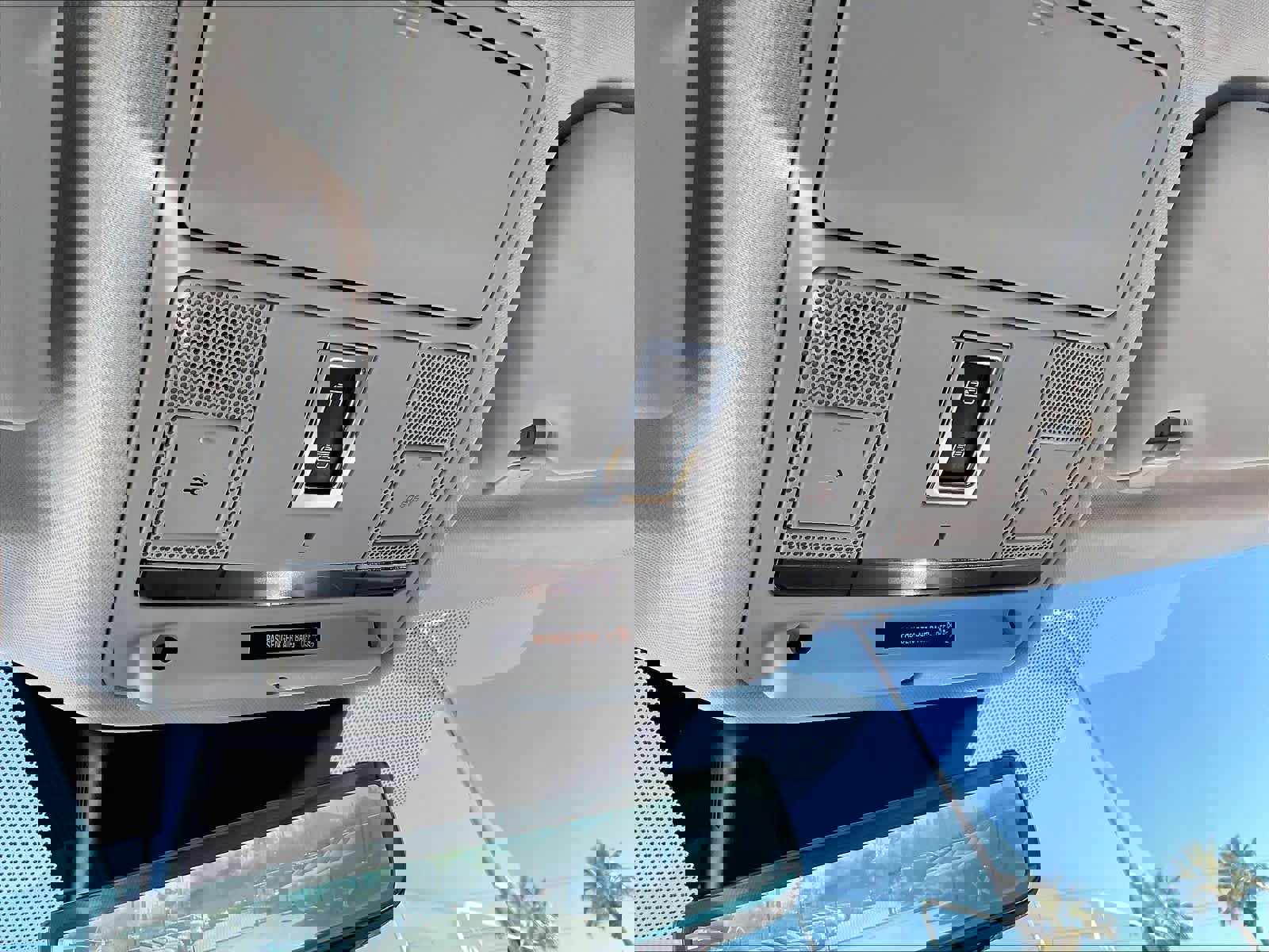 Used 2020 Land Rover Range Rover Evoque SE image 38