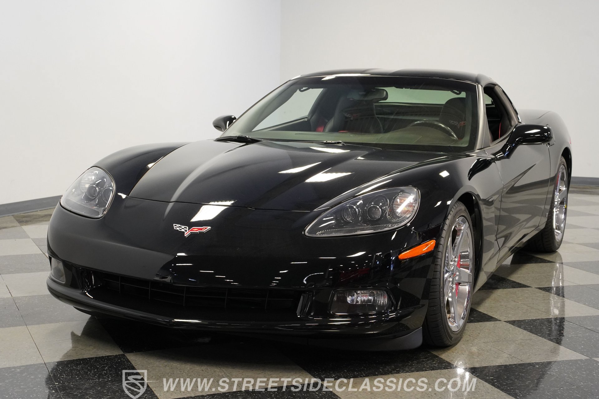 Used 2007 Chevrolet Corvette Coupe w/ Performance Package RWD image 19