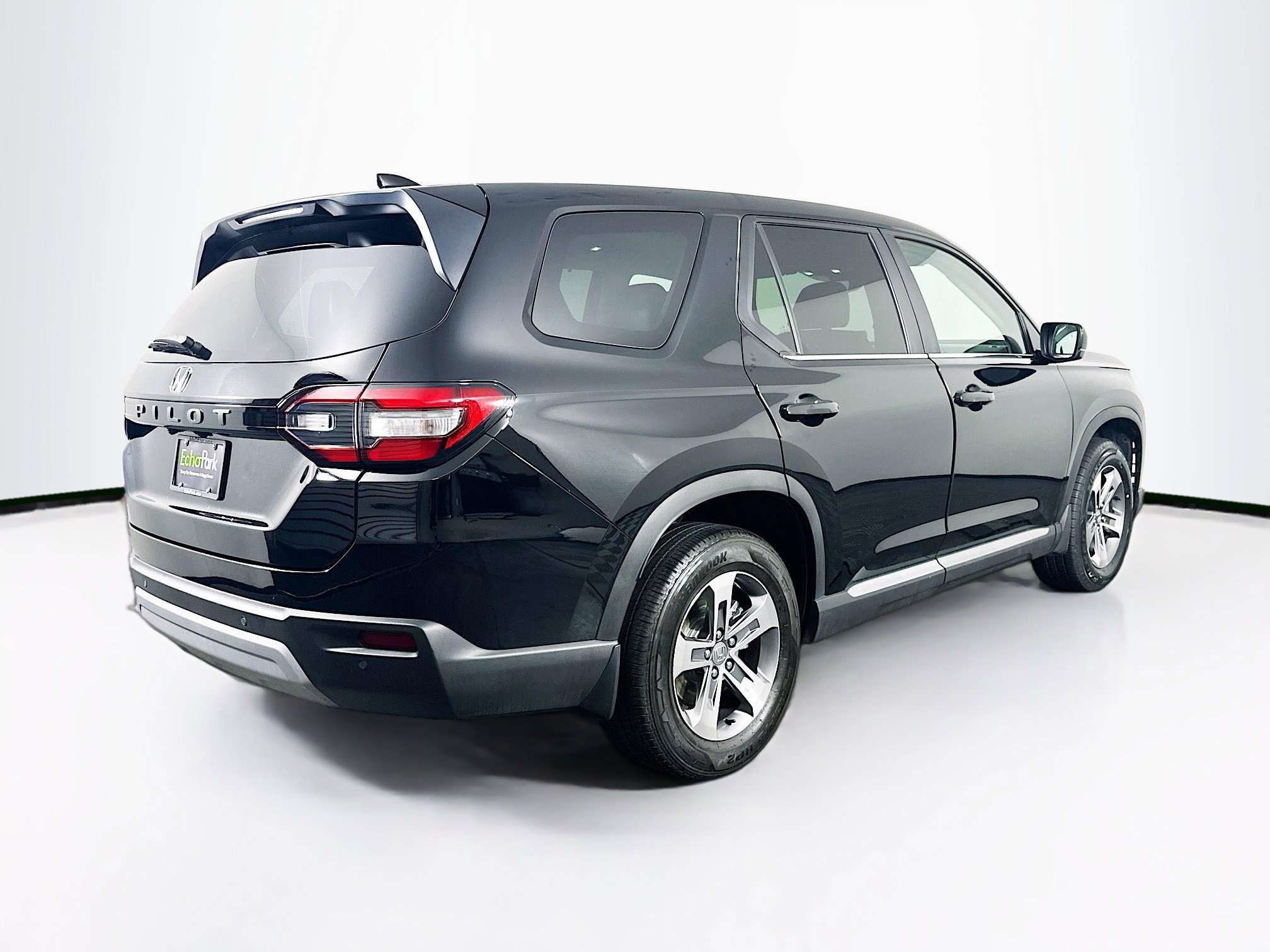 Used 2025 Honda Pilot EX-L image 9