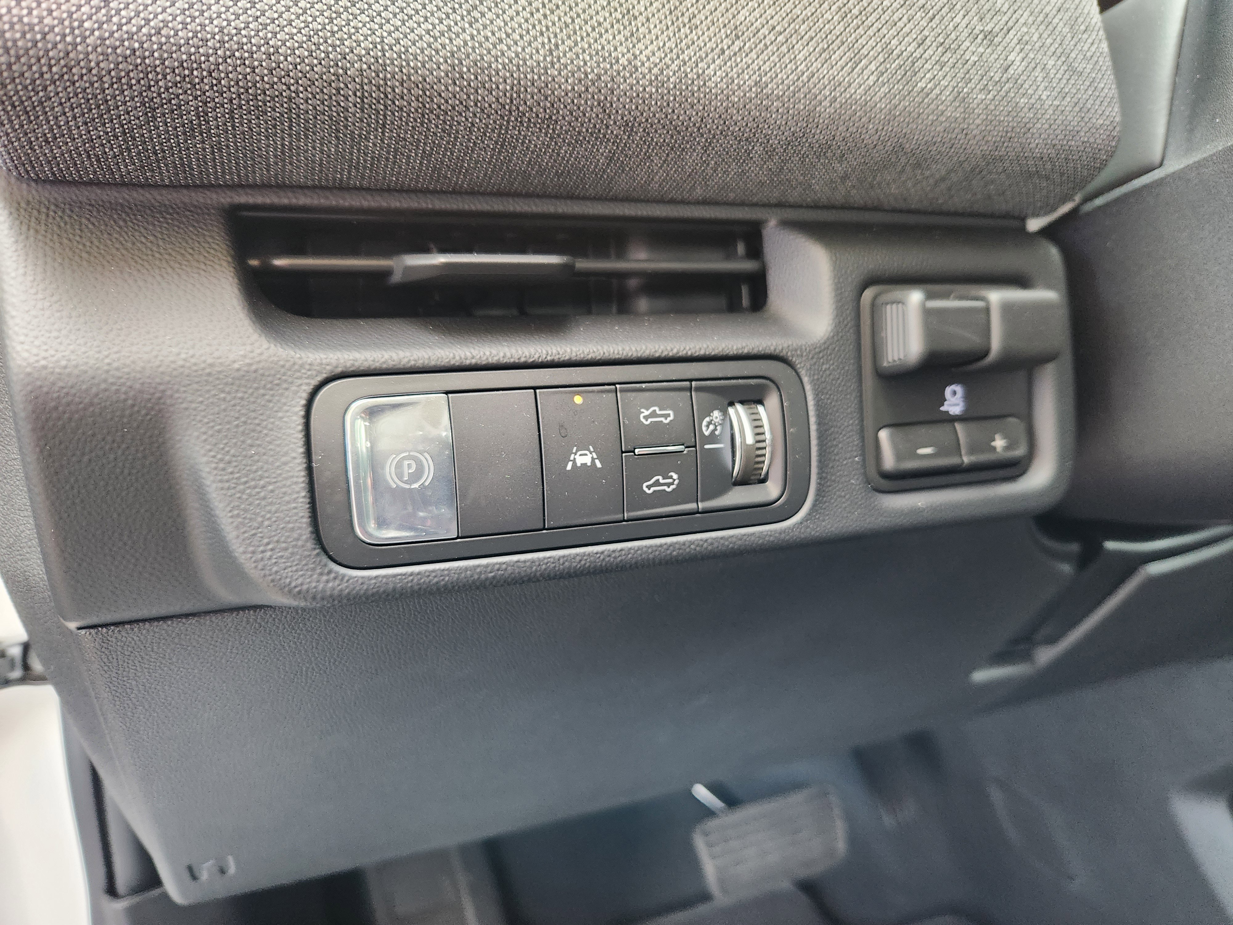 New 2026 GMC Sierra EV Elevation w/ LPO, Elevation Dark Package image 7