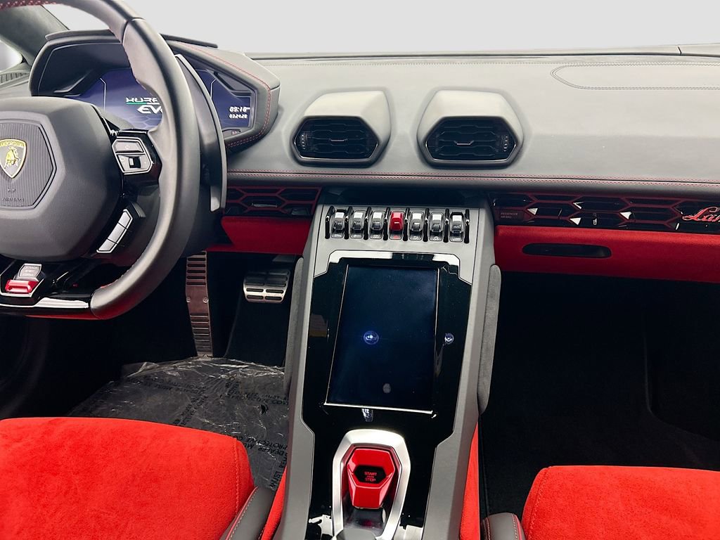 Used 2021 Lamborghini Huracan EVO image 14