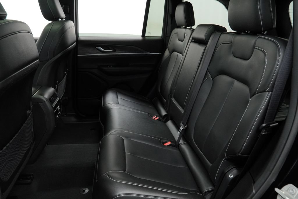 Certified 2024 Jeep Grand Cherokee Limited AWD/4WD image 17