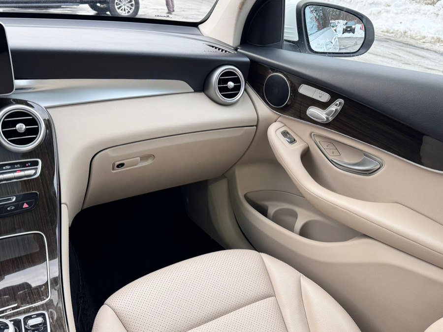 Used 2019 Mercedes-Benz GLC 300 4MATIC image 10