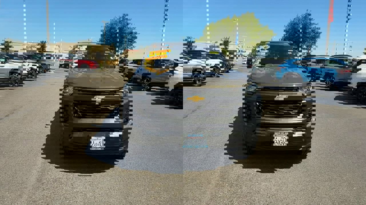 Used 2024 Chevrolet Colorado W/T RWD image 2