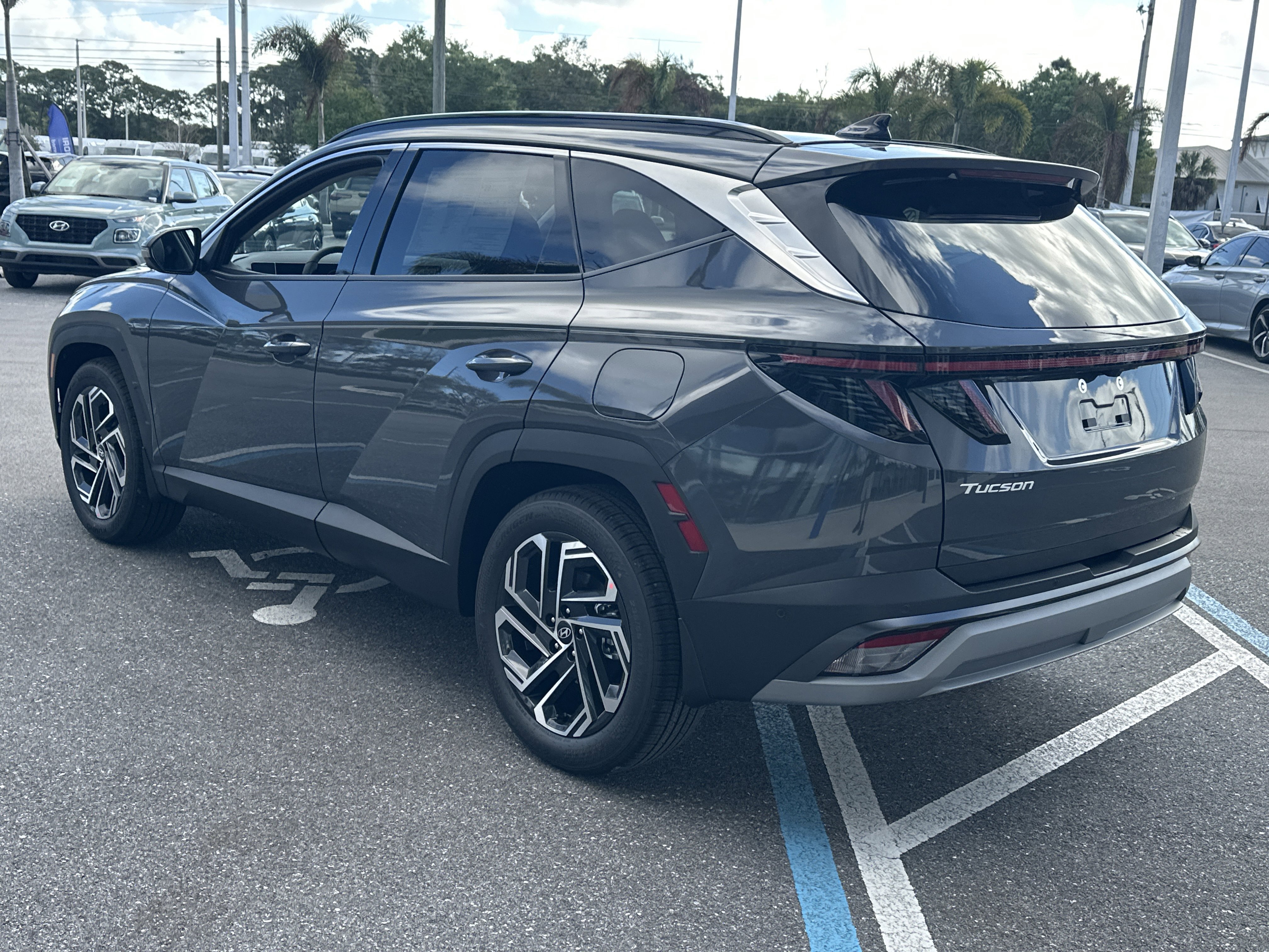 New 2026 Hyundai Tucson Limited FWD image 9