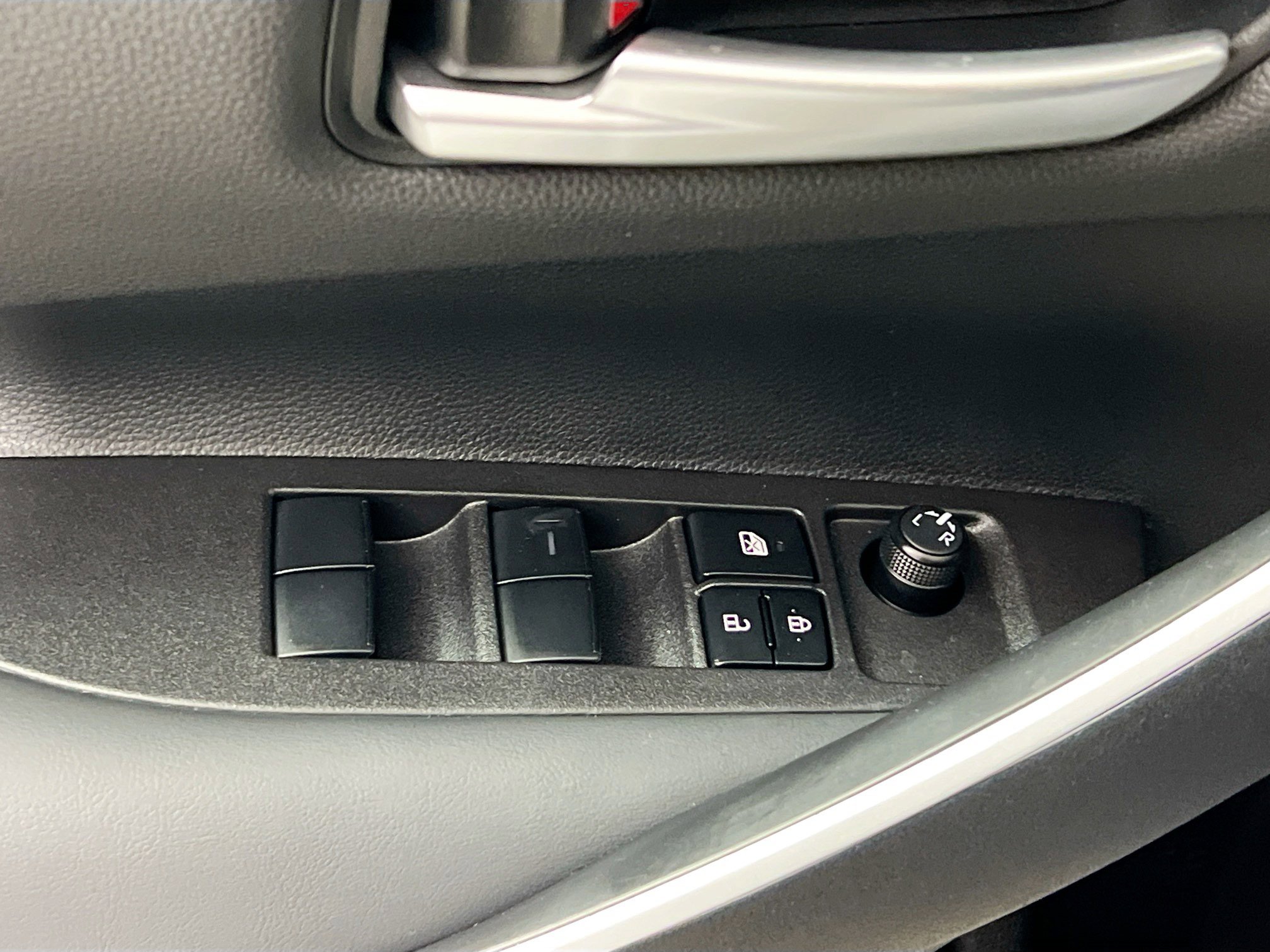 Used 2025 Toyota Corolla SE image 16