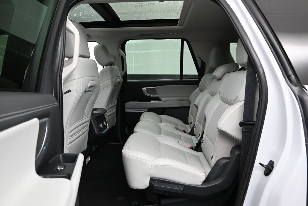 Used 2025 Ford Expedition Max Platinum AWD/4WD image 17