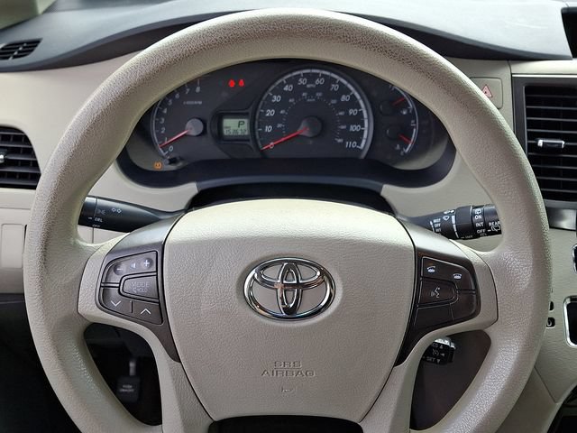 Used 2013 Toyota Sienna LE w/ Towing Pkg FWD image 19
