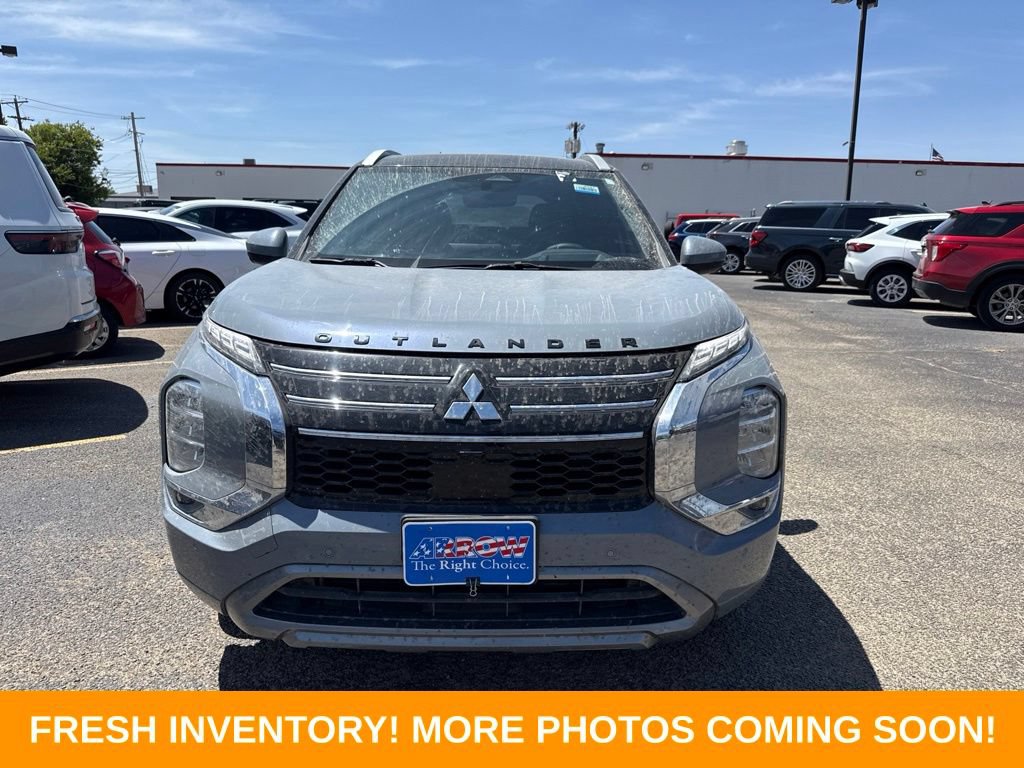 Used 2025 Mitsubishi Outlander SEL FWD image 2