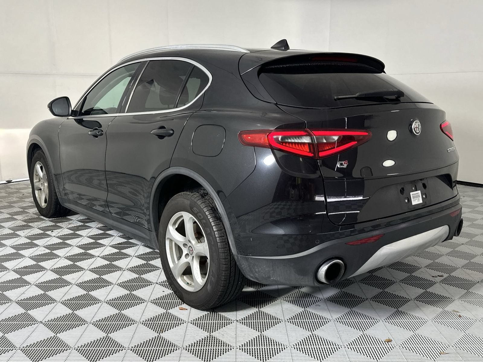 Used 2019 Alfa Romeo Stelvio AWD image 6