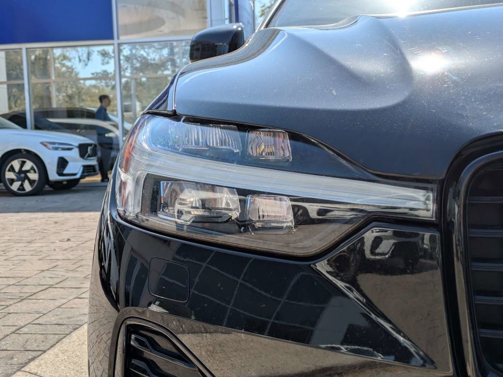 Used 2023 Volvo XC60 B5 Ultimate w/ Climate Package image 10