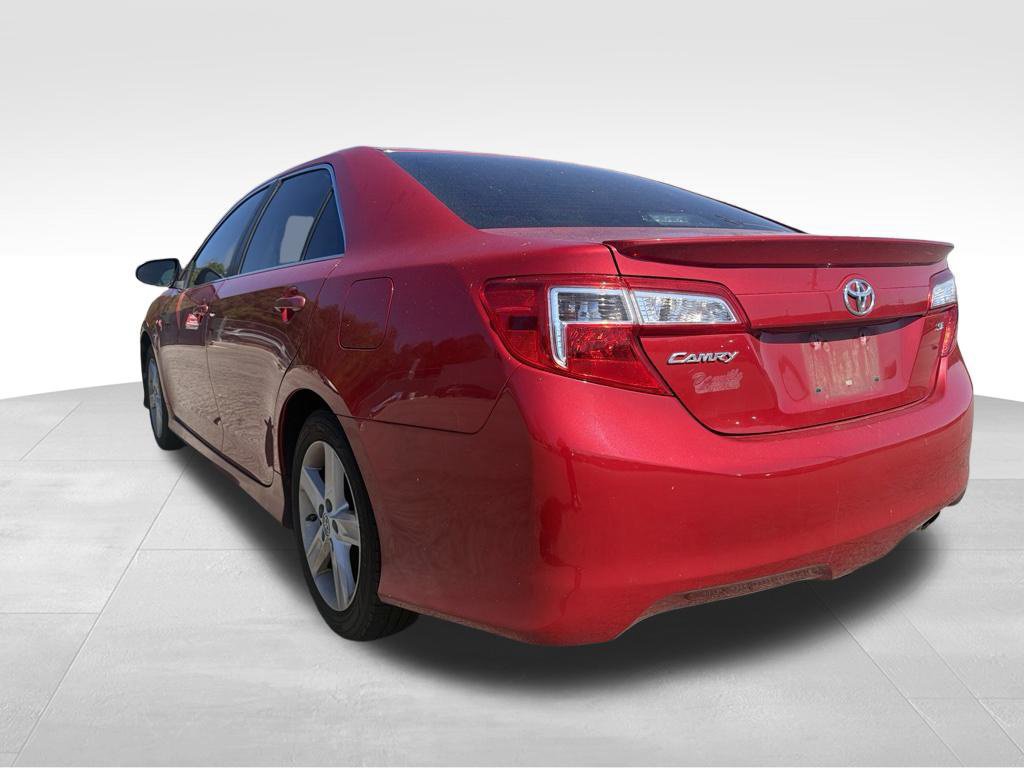 Used 2014 Toyota Camry SE FWD image 4