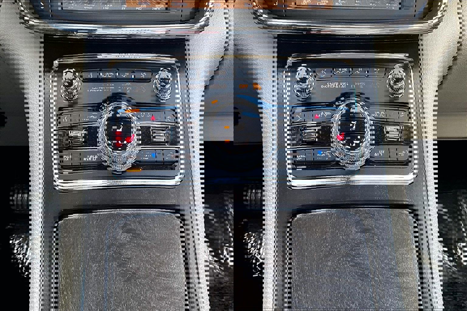 Used 2019 Lincoln Continental Select image 15