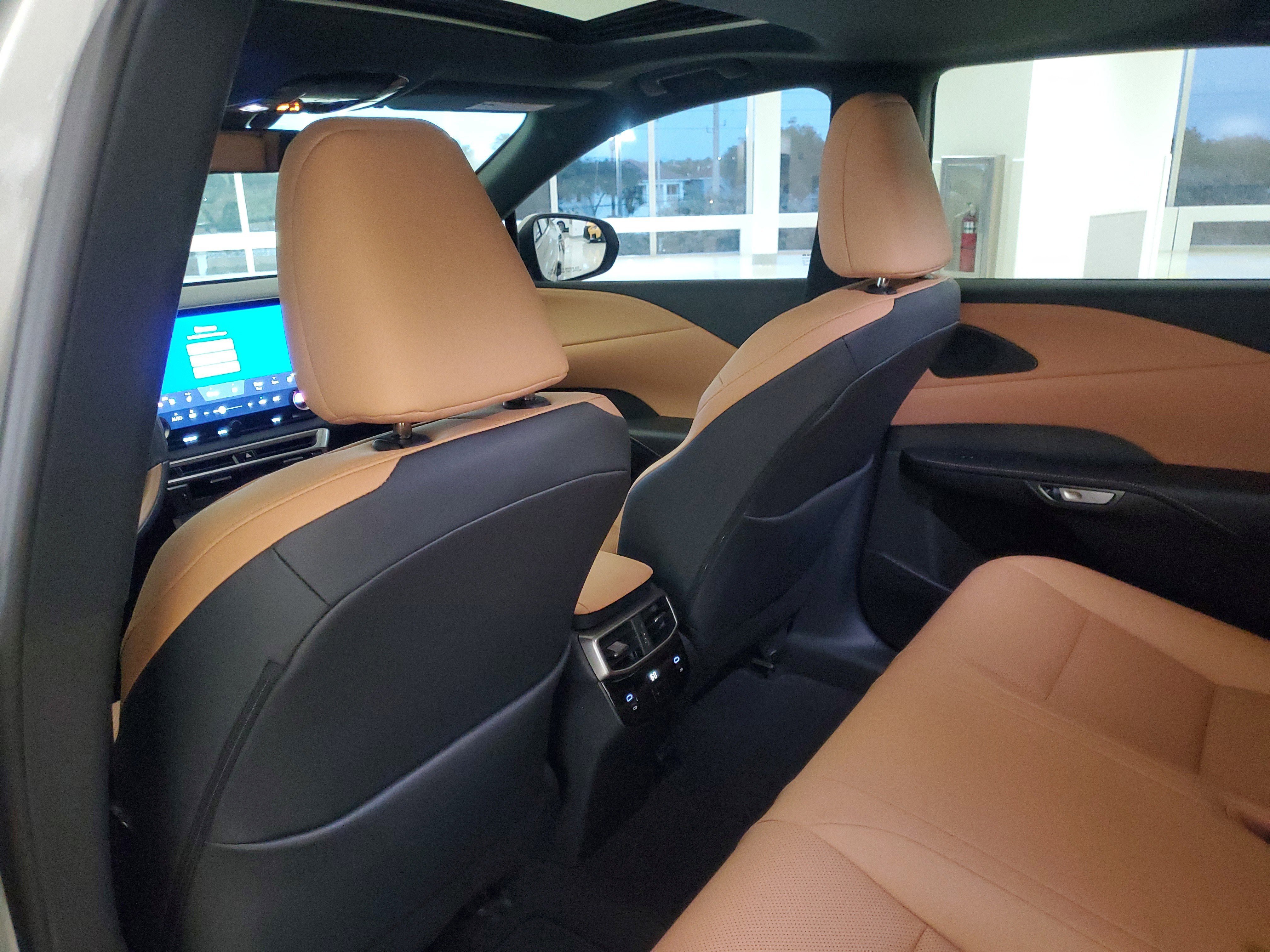 Used 2025 Lexus RX 350 Premium w/ Convenience Package image 16