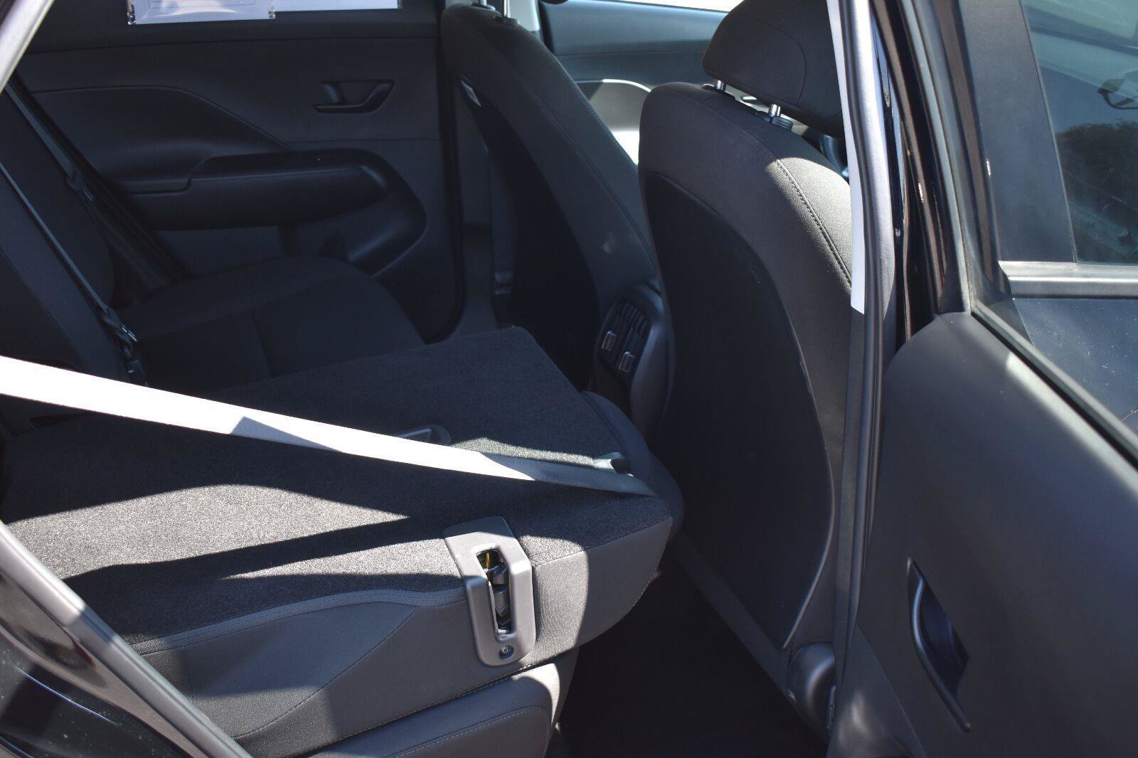 Used 2025 Hyundai Kona SEL AWD/4WD image 15